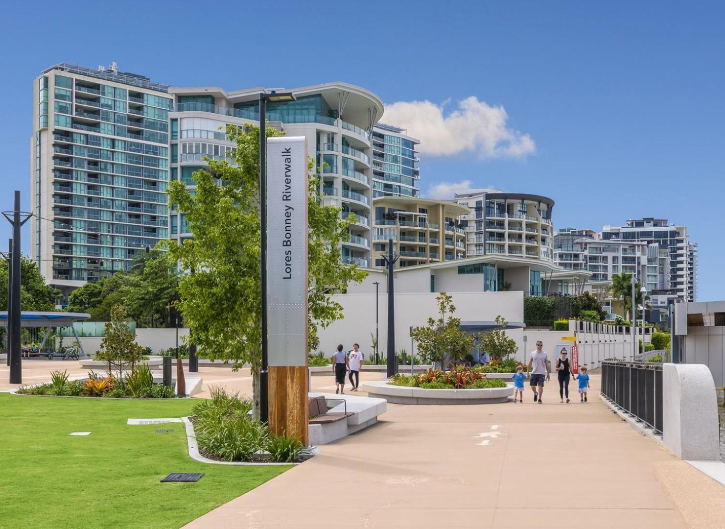 Spacious Portside With Car Park, Bath And Balcony * Brisbane